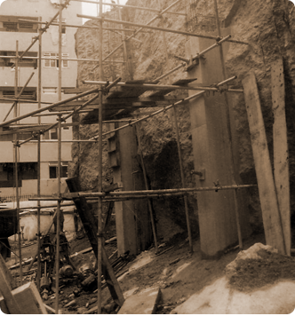 Contraforte atirantado